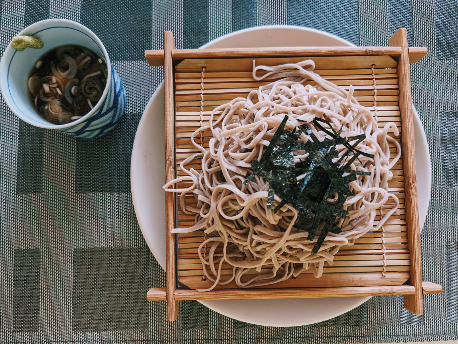 ざるに盛られた蕎麦