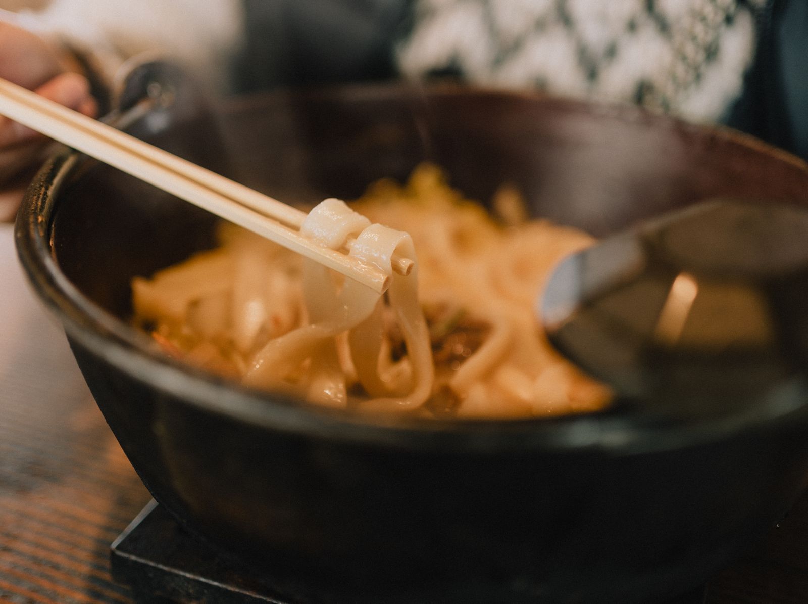 どんぶりに盛られたうどん